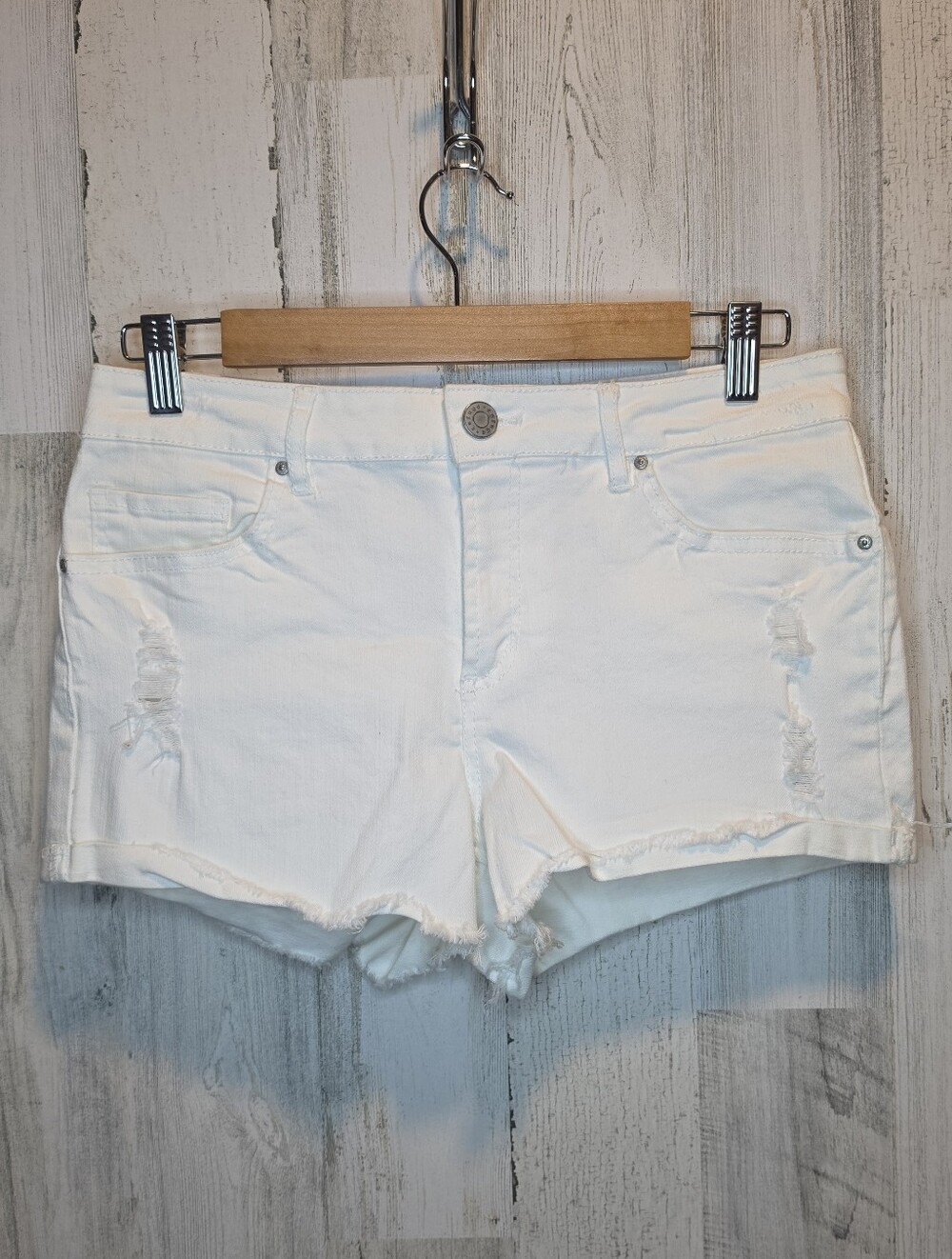 Refuge Women’s Size 10 White Distressed Denim Shorts Hot Pant Frayed Hem Stretch